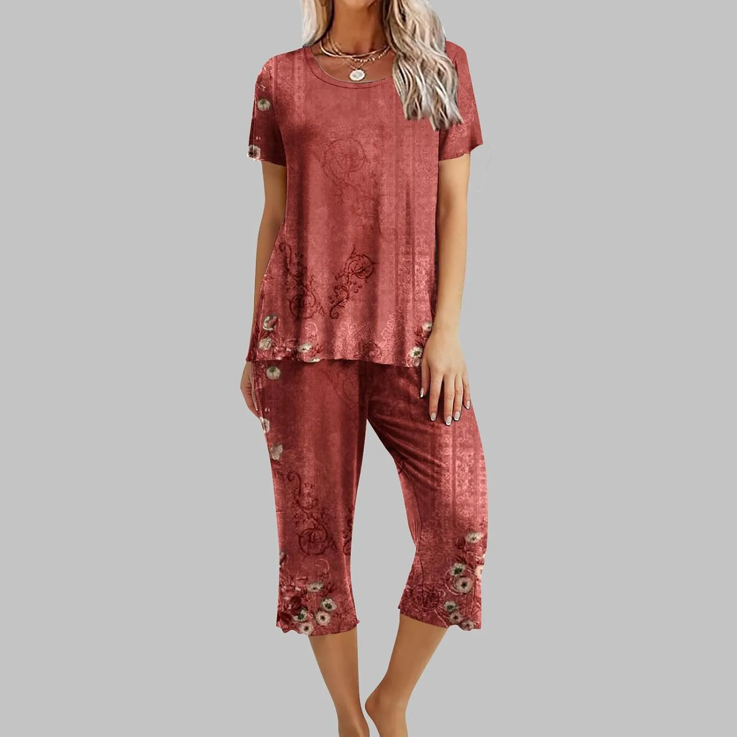 Women's Cotton Pajamas Short Sleeve Tops and Capri Pants 2 Piece Loungewear Plus Size Summer Pajama Sets with Pocket